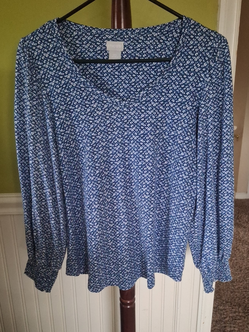 Chico's Blue White Geometric Long Sleeve Scoop Neck Top